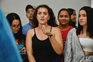 Jóvenes disfrutan del campamento Uniendo Huellas