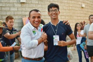 Jóvenes disfrutan del campamento Uniendo Huellas