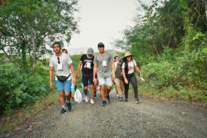 Jóvenes disfrutan del campamento Uniendo Huellas