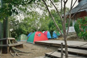 Jóvenes disfrutan del campamento Uniendo Huellas