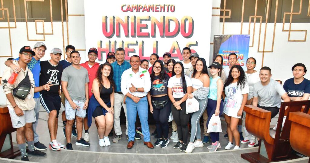 Jóvenes disfrutan del campamento Uniendo Huellas